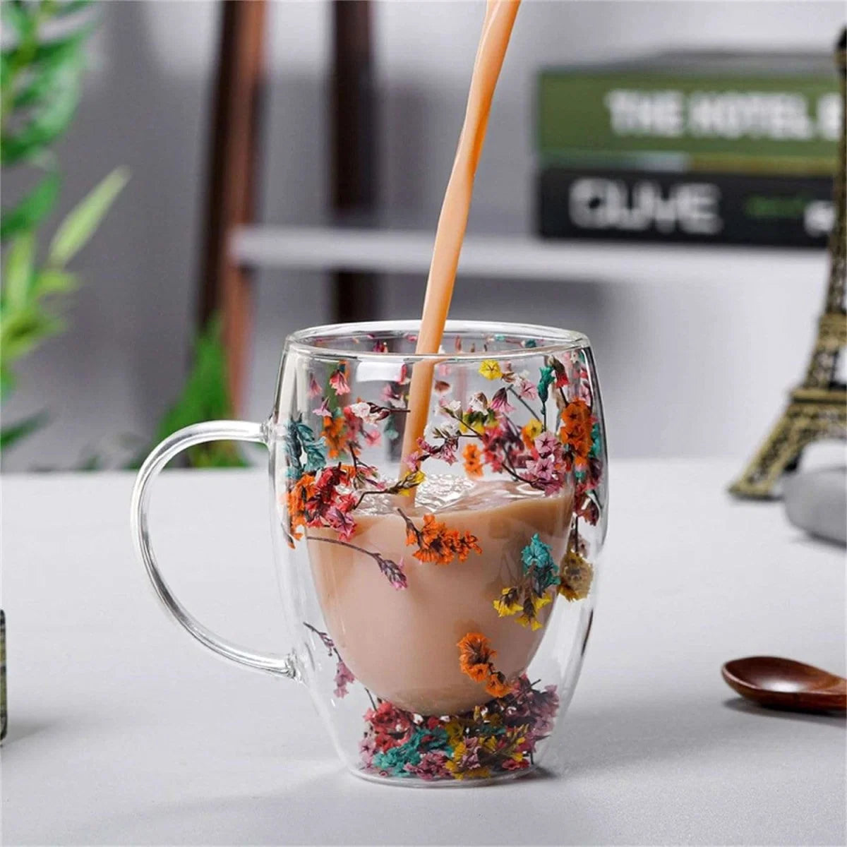 Aesthetic Double-Wall Glass Cup with Dried Flowers – Premium Drinkware